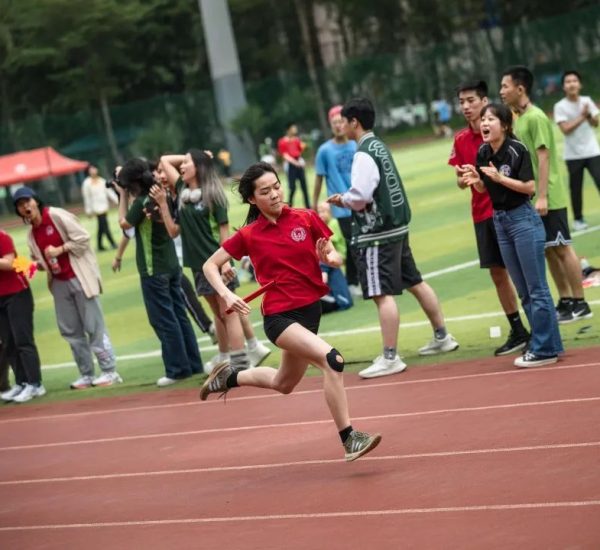 How Coaches Adjust Tactics During Pressure Moments